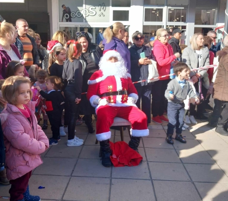 Дедо Мраз пристигна на Градскиот плоштад во Гевгелија